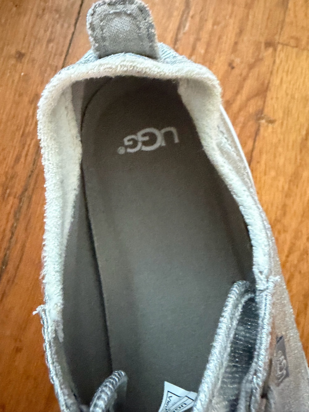 UGG womens Silver Metallic Lace-Up Sneakers 9.5 cute- good shape. Summer jackpot - Picture 10 of 14